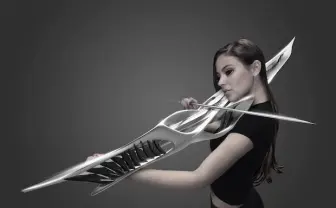 殺傷能力高そう！ 武器のようなフォルムの電子バイオリンが話題