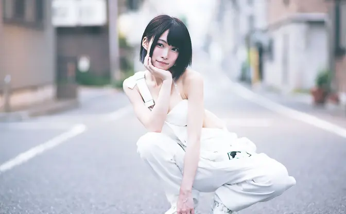 【写真】スレンダー巨乳ギタリスト「山吹りょう」さん、秋葉原のホコ天に降臨