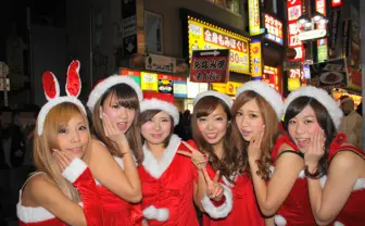 サンタのコスプレであふれる渋谷の街を激写！ ギャル達のクリスマス