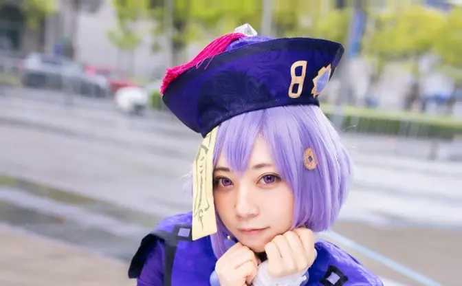 「超会議2022」コスプレイヤー 星乃まみ『原神』七七コスで見せた微笑み