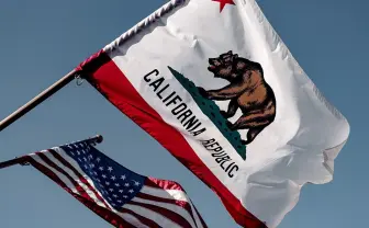 カリフォルニア州、大麻の税収が1000億円突破　増税・コスト増で違法市場拡大も