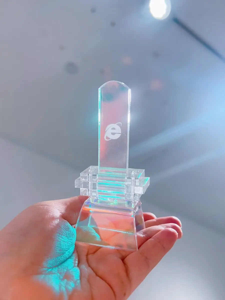 Internet Explorerの一周忌を供養 「ゲーミング御位牌」が眩しすぎる