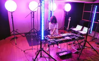 AZUMA HITOMIのリハに潜入！ 「要塞ライブ」の秘密に迫る機材紹介