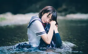 【写真】タイとドイツのクォーター美少女「らるむ」さんがセーラー服で水遊び