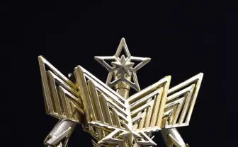 我、聖夜からの使者ナリ…クリスマスの星飾りでつくったロボットが今にも降臨しそう