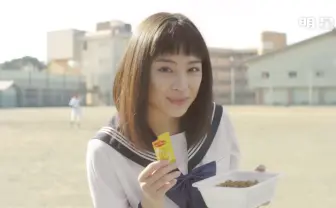 広瀬すずがMyマヨ文字を書いてくれる! 一平ちゃんの動画にキュン♡