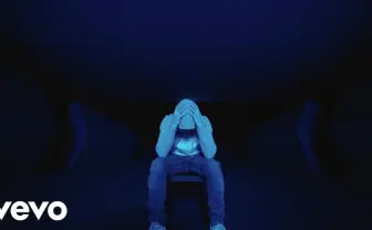 エミネムは新曲「Darkness」で何を綴ったか？【歌詞対訳＆解説】