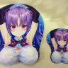 「等身大おっぱいマウスパッド」／画像は公式Twitterアカウントのツイートより