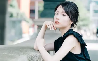 【写真】涼しげな正統派美人・村松華奈　澄まし顔と笑顔のギャップはマリアナ海溝