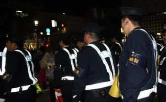 厳戒態勢が敷かれたカウントダウン　混沌渦巻く年越しの渋谷レポ