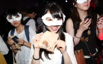 マスクで顔を隠した美女たちの宴に窪田正孝ら登場で騒然! 『東京喰種』イベント潜入レポート