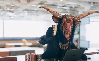 禍々しい「魔神」の被り物、欲しいならその意思を示せ(使い道ある? )