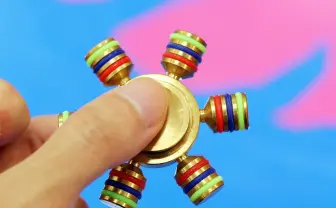 触るだけの玩具「フィジェット」なぜ人気？ おもちゃ開発者が考察