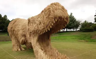 これ藁ってまじ!? 動物を形どった武蔵美×新潟「わらアート」が大迫力