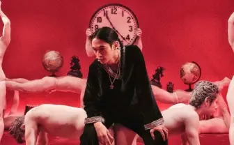 生きた人間を家具に!?　『TOKYO TRIBE』で窪塚洋介演じる最凶息子“ンコイ”の衝撃画像が公開