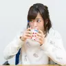 カルピスを飲む水瀬いのりさん