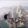 プリンセスタワーからダイブする様子／画像は全て「Dream Jump - Dubai 4K」動画のキャプチャより