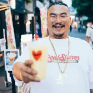 KAI-YOU Premiumのインタビュー「『ややこしいの嫌い。みんなで仲良くやりたい』孫GONGと京都を歩く」に出演した際の孫GONGさん／写真は<a href="https://premium.kai-you.net/creator/156" target="_blank">横山マサト</a>さんの撮影