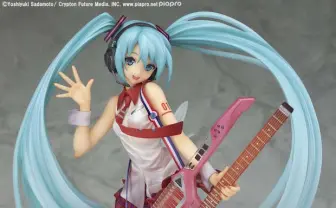 「エヴァ」貞本版の初音ミクがフィギュア化! スカートの躍動感パネェ