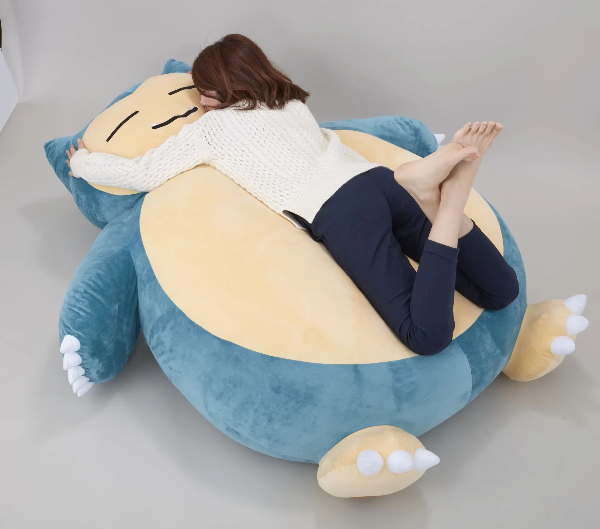 「ポケモン」カビゴンの巨大クッション　これ絶対起きれないやつ！