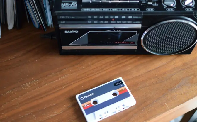 「カセットテープでストリーミング音楽が聴ける」…とは？