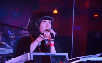 元BiSのテンテンコが関西で魅せた！ 憧れのカルトクイーンと狂宴した夜