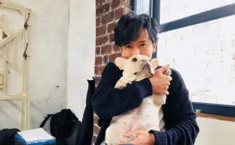 稲垣吾郎×草なぎ剛愛犬“くるみ”の2ショットにファン悶絶!「癒されます」「可愛くて可愛くて」