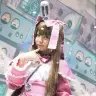 【コミケ90】夏コミのコスプレコンパニオン「真空管ドール」ブース（コスプレイヤーのえなこさんがコンパニオンとして参加）