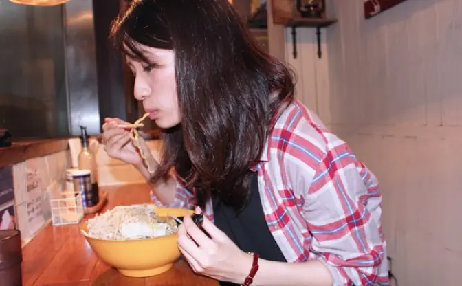 【デートで行きたい♡】女子に人気の二郎系ラーメン店をレポート