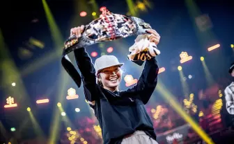 ブレイクダンスバトルの最高峰「BC-One」19歳日本人が初代女王に