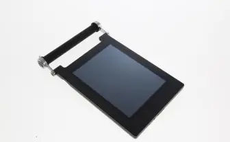 新タブレット「enchantMOON」 安倍吉俊デザインによる圧倒的な存在感