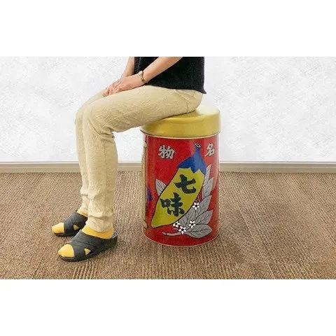 あの七味缶が椅子に変身　友達の家にあったらツッコむしかない！