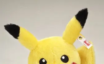ピカチュウ×シュタイフの高級ぬいぐるみ お値段なんと4万5,000円!