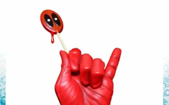 デッドプールの手だけフィギュア化 手から伝わる“俺ちゃん”の