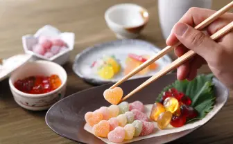 日本グミ協会主催「グミ写真展」 国内外のグミも食べ放題！