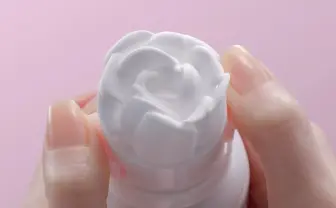 洗顔の泡で3Dアート! バラ形の泡が出る洗顔料が世界中で話題に