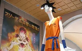 戦闘力53万! 名鉄の巨大マネキン“ナナちゃん”が悟空とフュージョン