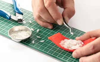 一貫に1時間！ 本物より手間がかかる「寿司プラモ」のつくり込みがヤバい