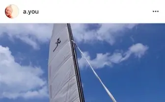 浜崎あゆみ、大胆“ギリギリ”ビキニ姿公開で「ポロリしそうで怖い」「パーフェクトスタイル」