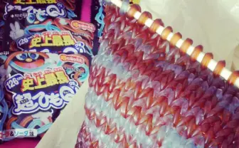 ひもQを編む鬼才が登場！ 過去にはマフラーにした猛者も