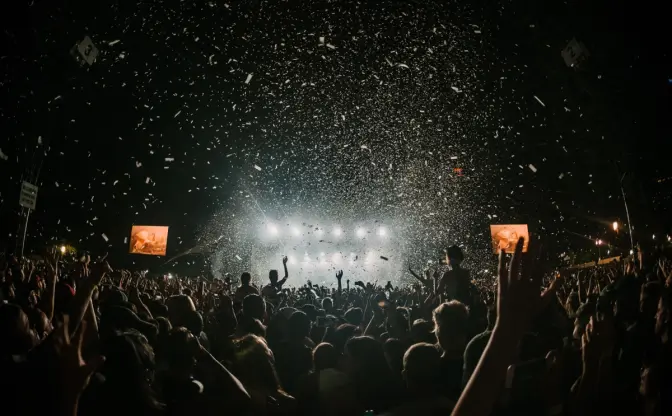 「イベント参加時、ワクチン接種証明書やPCR検査が必須」と考える人は7割弱