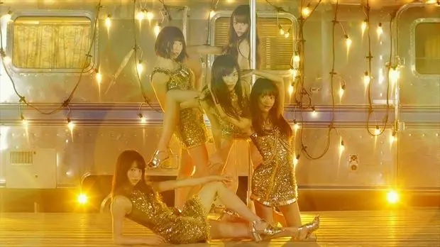 夢アド新曲MVで美脚を披露！ セクシーなポールダンスにも注目
