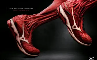 靴と筋肉がくっついちゃった！ ミズノのシューズ広告が強烈