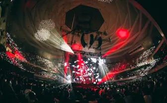 amazarashi、初の武道館ライブを限定公開　スマホと連携した特別演出も