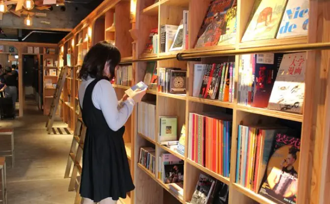 泊まれる本屋 BOOK AND BED TOKYOレポート　店内はどうなってるの？