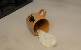 やっぱり猫は液体だった…!?  間違えて飲んじゃいそうなとろけるミルク猫発見