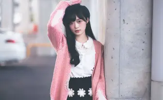 【写真】“みんなの後輩”こと「クロエ」さんって何者？ 萌え袖カーディガンは反則