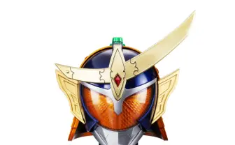 パーツチェンジ＆光るギミック搭載！　約30cmの“仮面ライダーマスク”シリーズ始動　第1弾『仮面ライダー鎧武』予約スタート