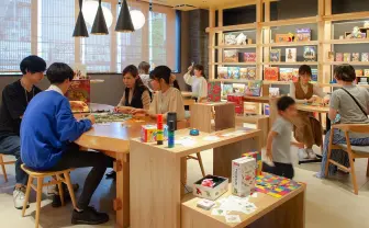 ボドゲ遊び放題のホテル、大阪に爆誕　人狼専用部屋や隠し部屋も