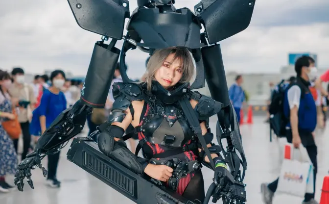 ゴツいメカ×美女──パワードスーツのコスプレが最強すぎる【夏コミ】